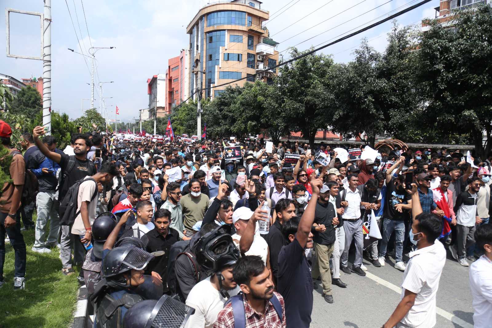 जेनजी आन्दोलन: नेपालदेखि विश्वसम्म युवाको विद्रोहले शासन प्रणाली हल्लाउँदै